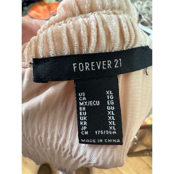 Forever 21 Womens Blouse  XL Beige Velvet  Button-Up Collared Relaxed Cropped - Picture 5 of 9